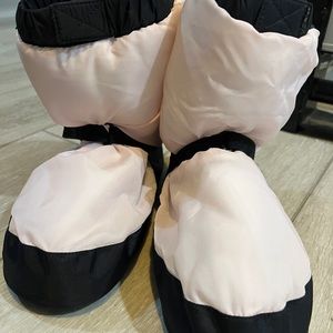 Bloch size small adult Irena & Max booties in light pink and black